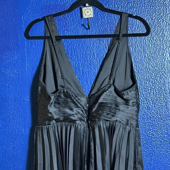Abercrombie & Fitch Plunge V Neck Pleated Mini Dress Sleeveless Satin Black L T - Picture 5 of 9